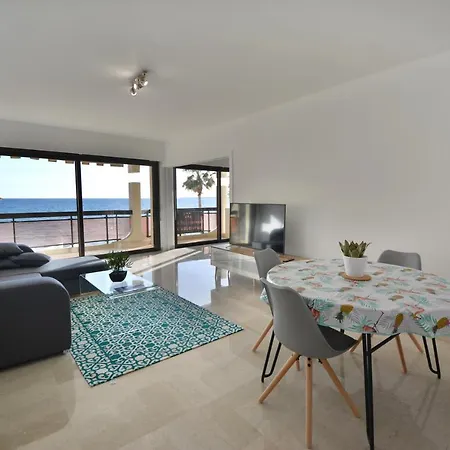 Holiday In The Heart Of Juan Les Pins 아파트